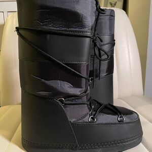 Women's Black Winter Space Boots